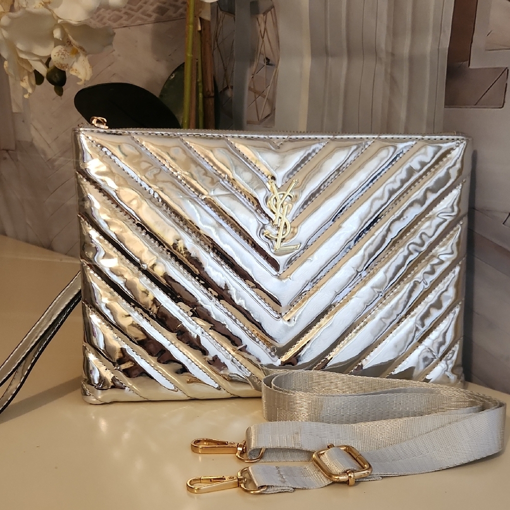 Blingy! Sexy! Novelty Silver Quilted Clutch..Wear It 4 Ways With The 2 Straps!